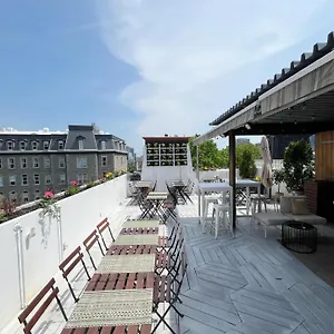 Du Plateau Hostel
